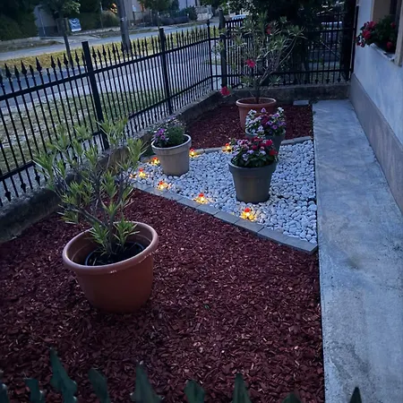 La Casa De Nido-tágas Családias 6 Főig, Kerttel Affittacamere