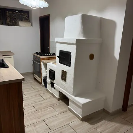 Affittacamere La Casa De Nido-tágas Családias 6 Főig, Kerttel