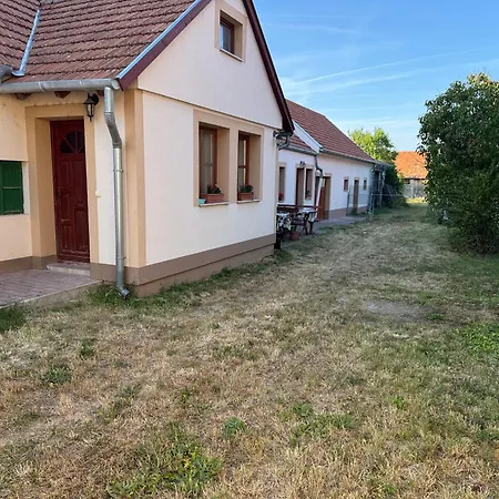 La Casa De Nido-tágas Családias 6 Főig, Kerttel Affittacamere Veszprémfajsz