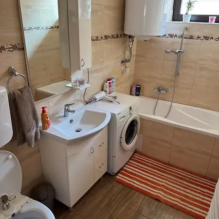 Affittacamere La Casa De Nido-tágas Családias 6 Főig, Kerttel 3*