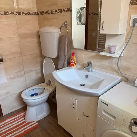 Affittacamere La Casa De Nido-tágas Családias 6 Főig, Kerttel