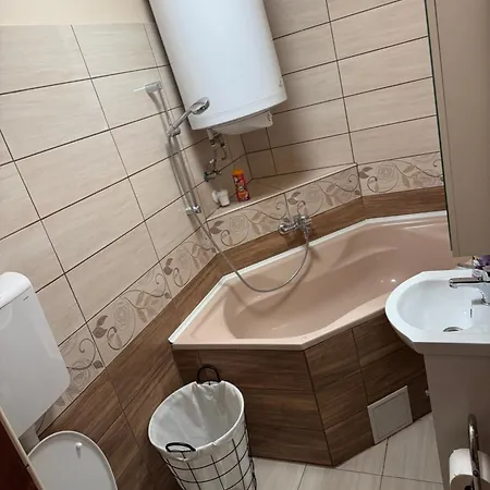 Affittacamere La Casa De Nido-tágas Családias 6 Főig, Kerttel 3*