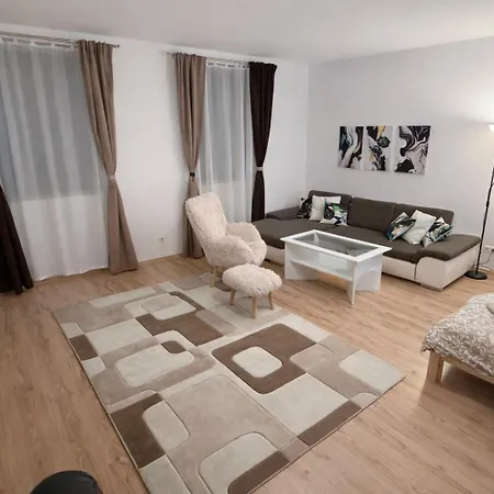 La Casa De Nido-tagas Csaladias 6 Foig, Kerttel Veszprémfajsz