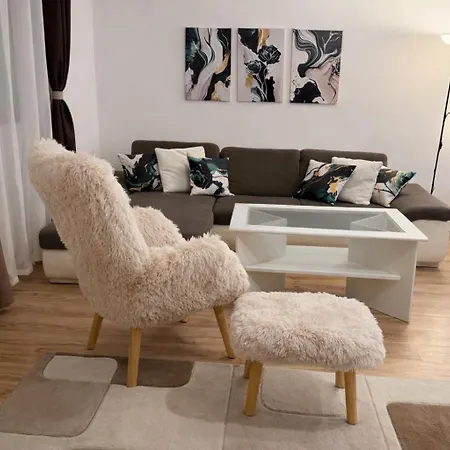 La Casa De Nido-tagas Csaladias 6 Foig, Kerttel Veszprémfajsz