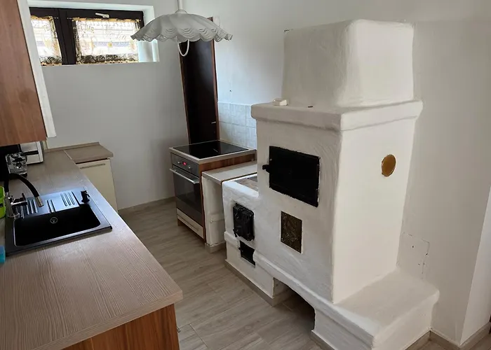 La Casa De Nido-tagas Csaladias 6 Foig, Kerttel Veszprémfajsz