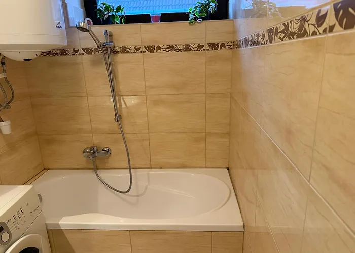 La Casa De Nido-tagas Csaladias 6 Foig, Kerttel