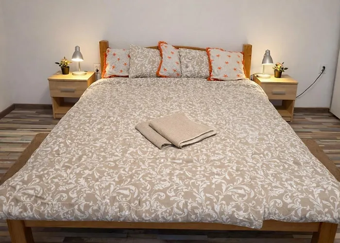 La Casa De Nido-tagas Csaladias 6 Foig, Kerttel Pensjonat Veszprémfajsz